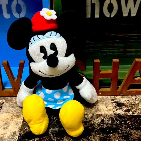 MINNIE MOUSE 8” PLUSH TOY EUC - Picture 2 of 6